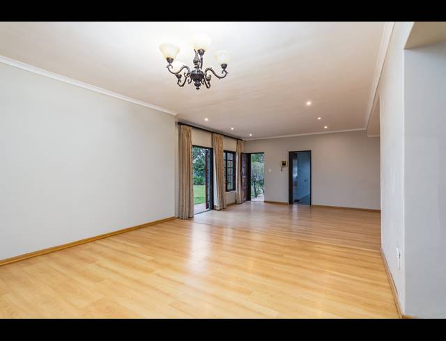 4 BEDROOM HOUSE FOR SALE IN BLOUBERG SANDS